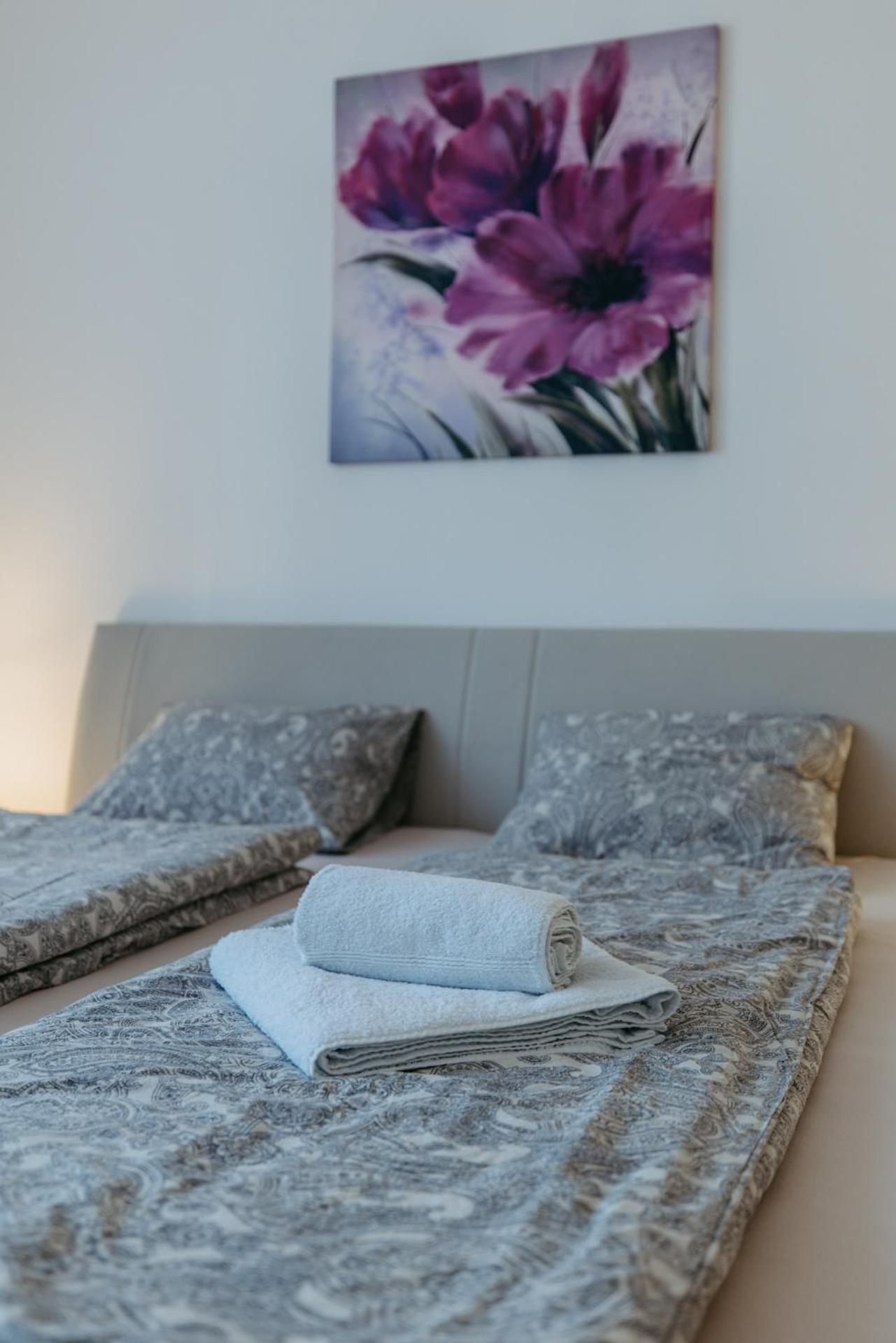 Grosse Ferienwohnung Burgenland ไอเซนชตัดท์ ภายนอก รูปภาพ